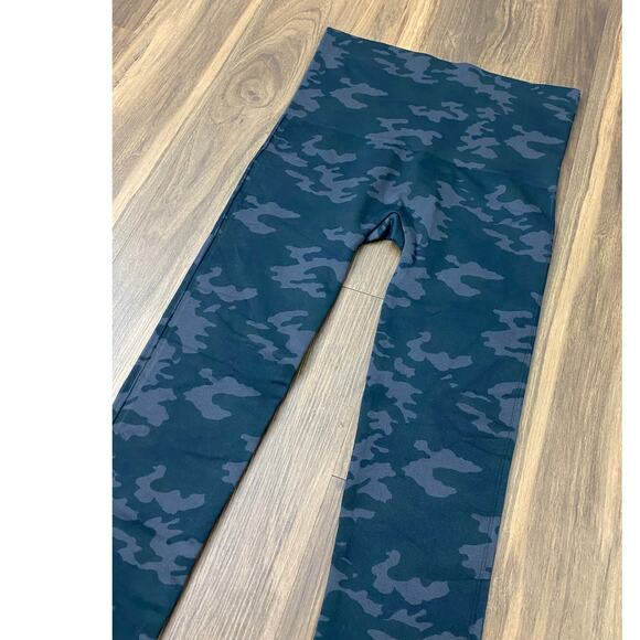 Women SPANX Look At Me Now camo graphic athletic leggings pants, 1X - Picture 2 of 5